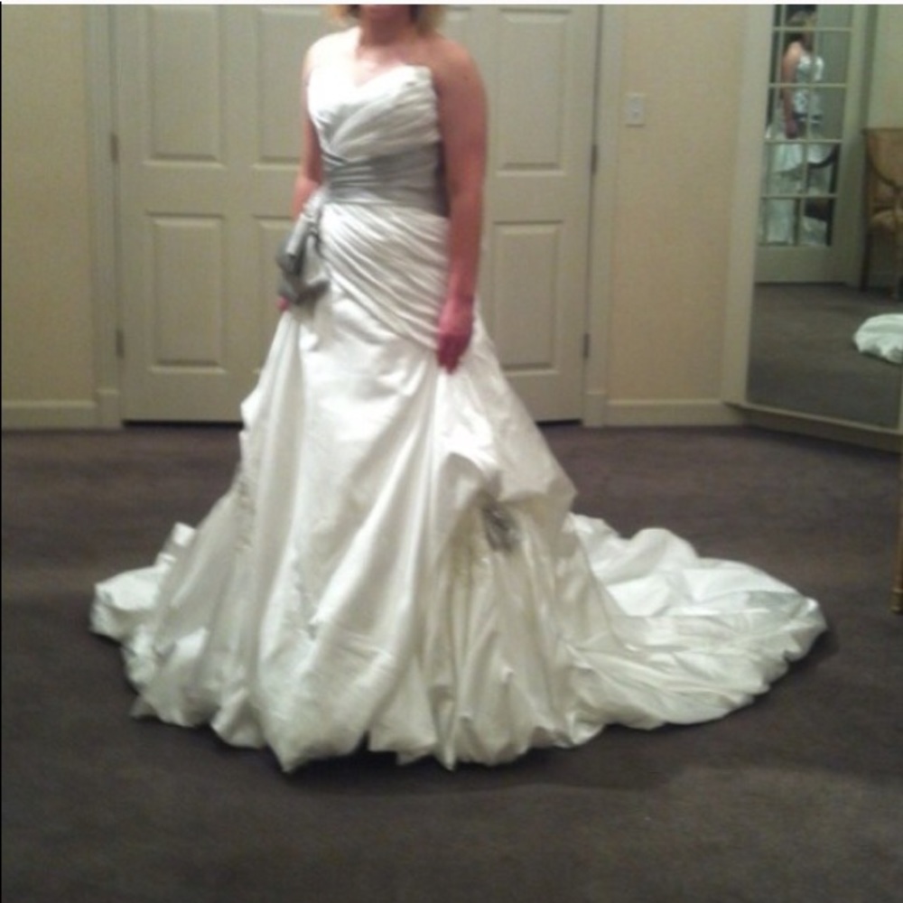 FLASH SALE 🎉BRAND NEW WEDDING DRESS